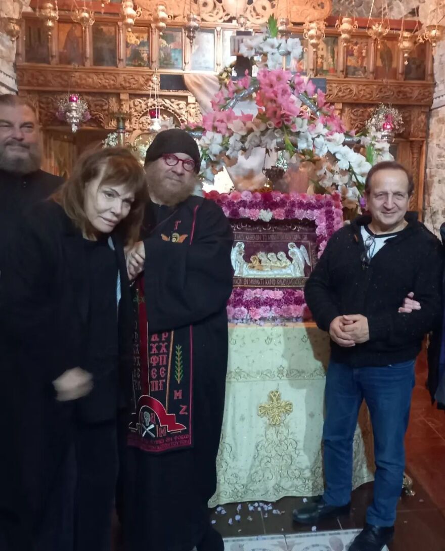 Η Μαίρη Χρονοπούλου στον Επιτάφιο στην Παιανία - Δείτε φωτογραφίες