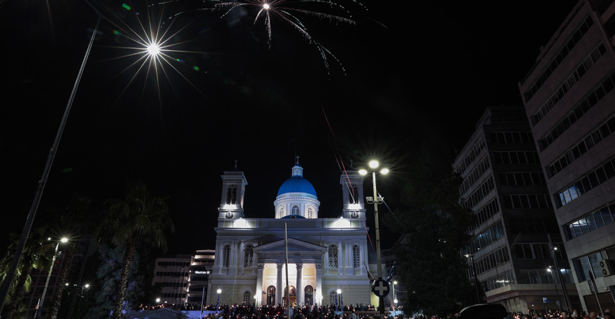 «Χριστός Ανέστη!»: Η Ελλάδα από άκρη σε άκρη γιορτάζει την Ανάσταση 