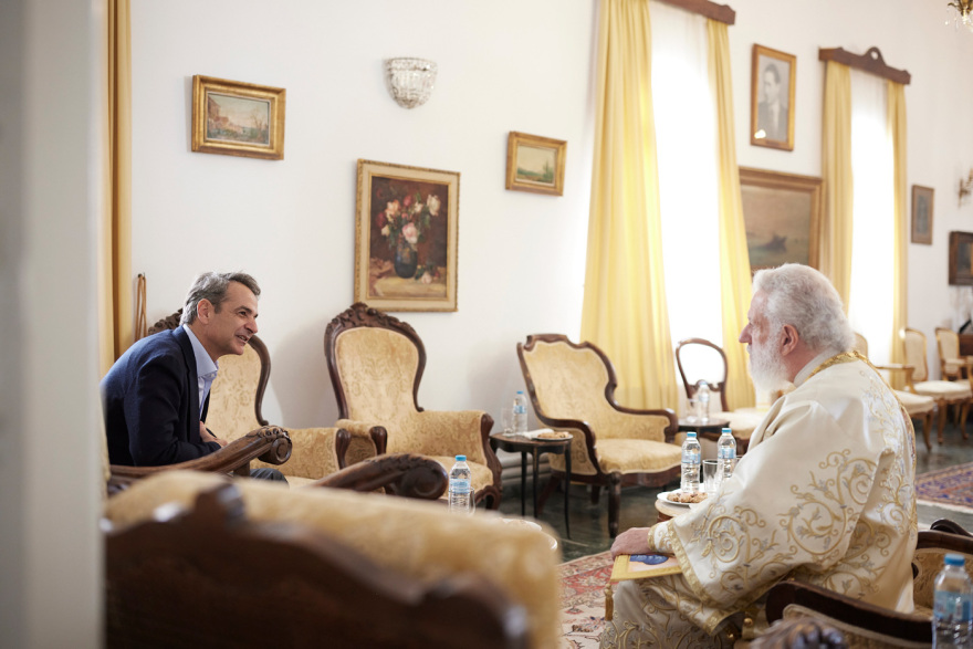 Την πρώτη Ανάσταση στη Μεγαλόχαρη της Τήνου παρακολούθησε ο Μητσοτάκης - Δείτε φωτογραφίες