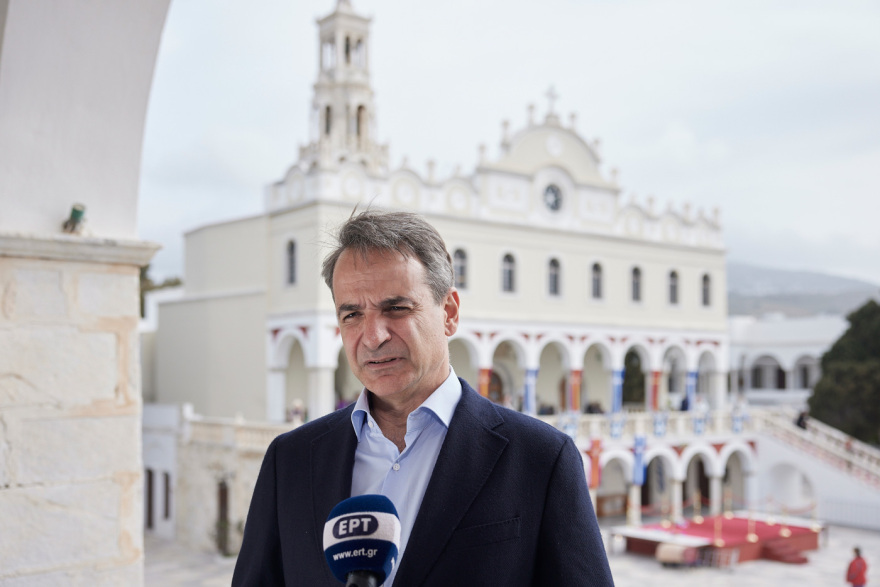 Την πρώτη Ανάσταση στη Μεγαλόχαρη της Τήνου παρακολούθησε ο Μητσοτάκης - Δείτε φωτογραφίες