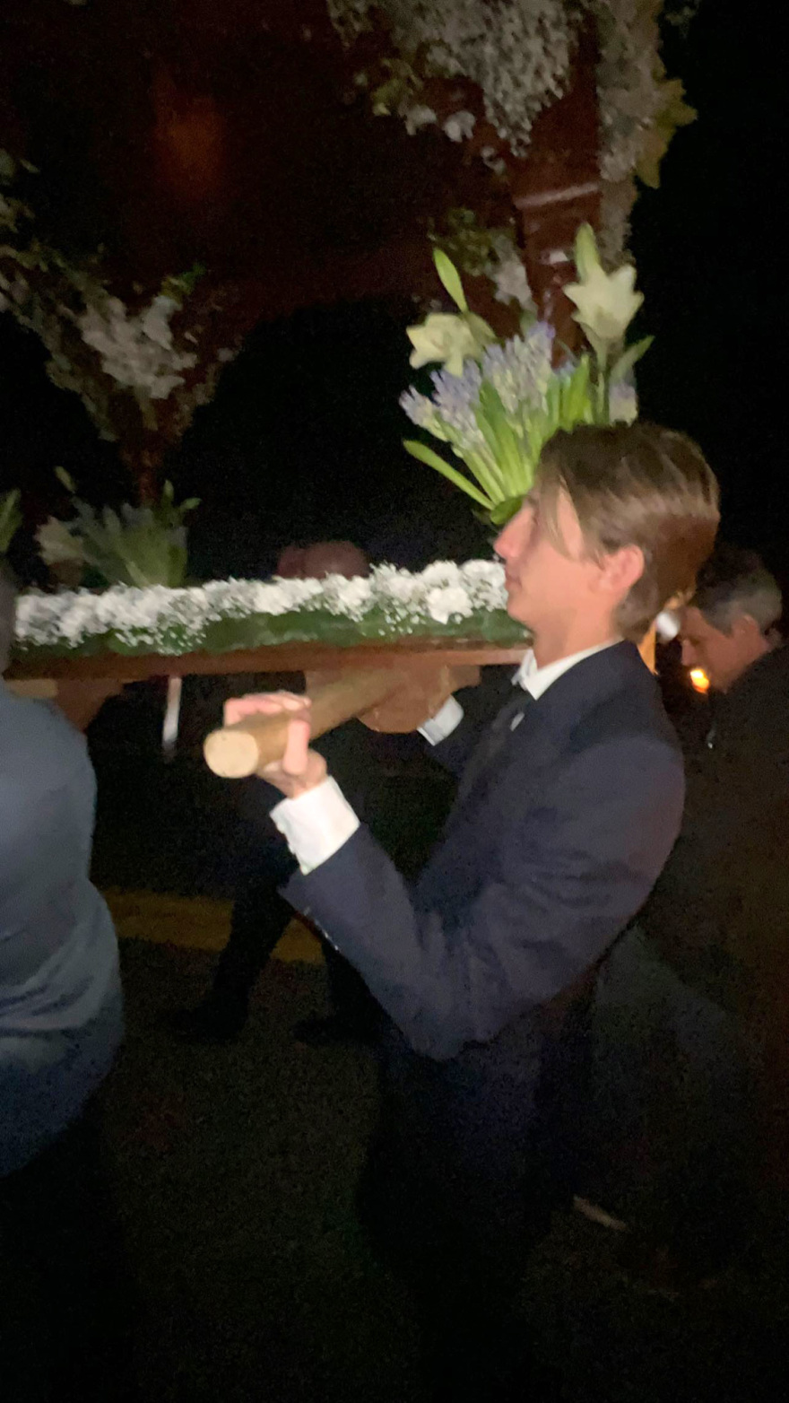 Οι γιοι του Παύλου Γλύξμπουργκ σήκωσαν τον Επιτάφιο στα Χάμπτονς - Δείτε βίντεο