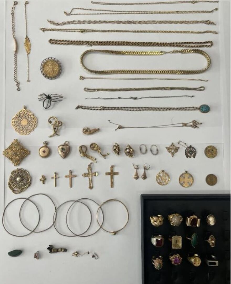 Χίος: Βρέθηκαν κοσμήματα μεγάλης αξίας που είχαν κλαπεί