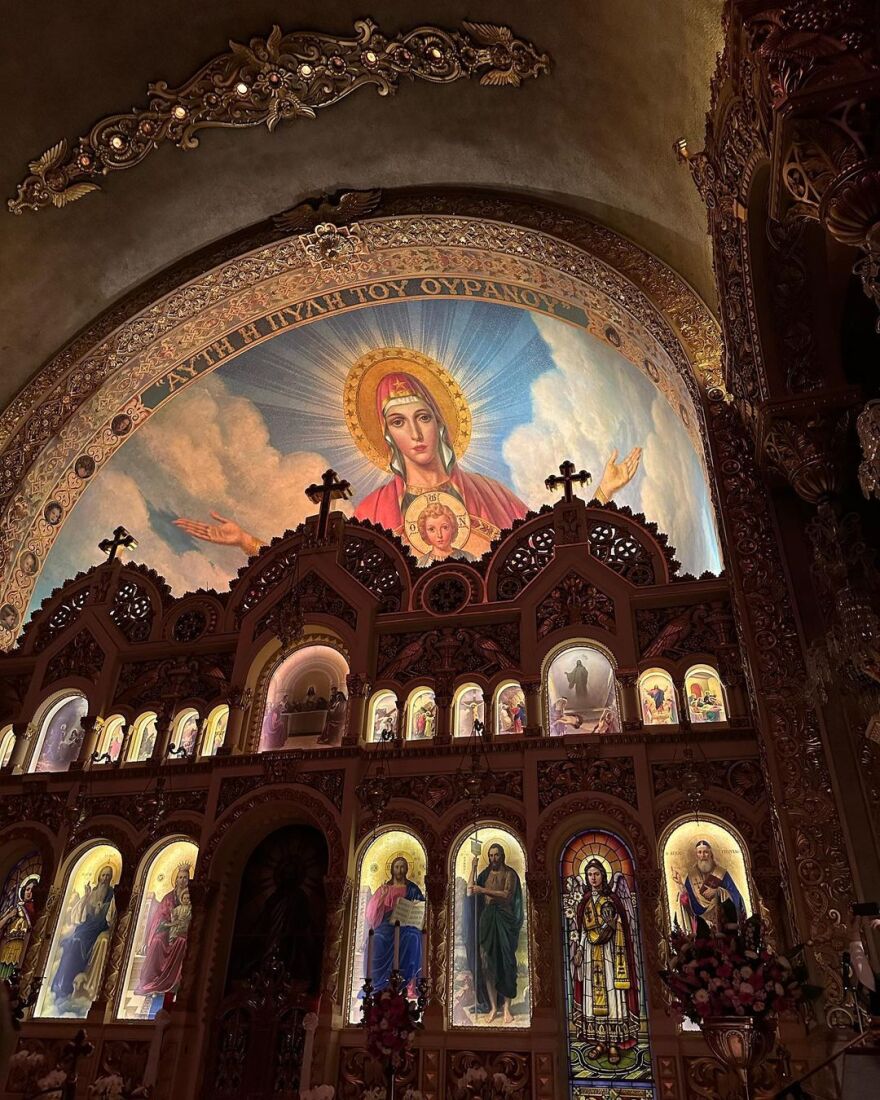 Η Ρίτα Γουίλσον εύχεται στα ελληνικά για την Ανάσταση μαζί με τον Τομ Χανκς