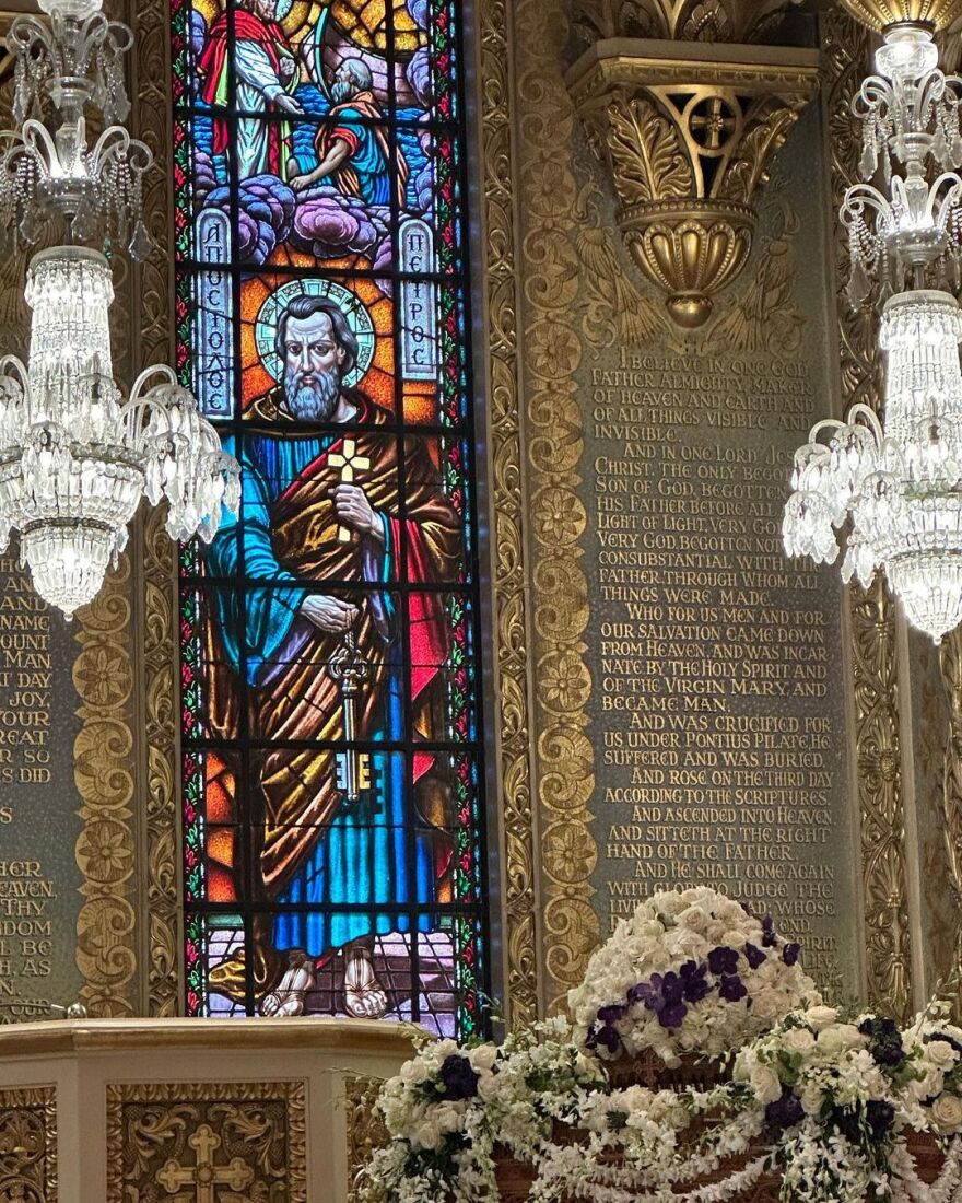 Η Ρίτα Γουίλσον εύχεται στα ελληνικά για την Ανάσταση μαζί με τον Τομ Χανκς