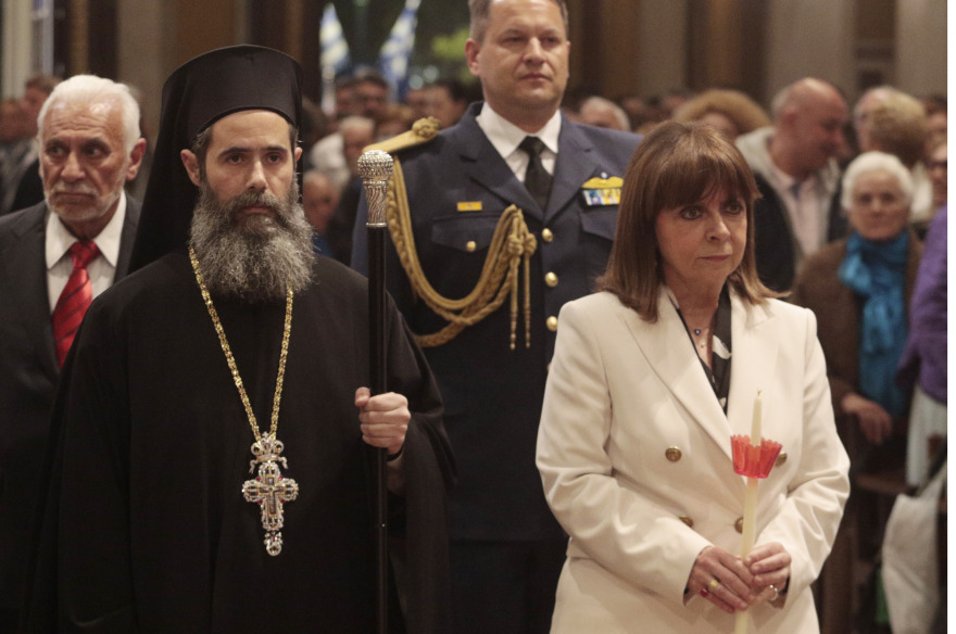 Ανάσταση: Στην Αθήνα η Σακελλαροπούλου, στην Τήνο ο Μητσοτάκης - Πού γιόρτασαν οι πολιτικοί αρχηγοί