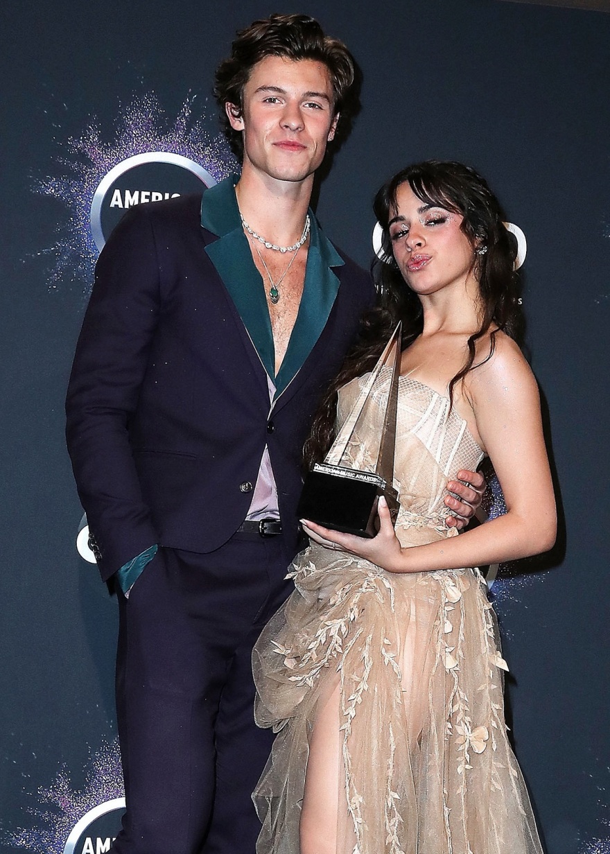 Σον Μέντες και Καμίλα Καμπέγιο ξανά μαζί - Δείτε το φιλί τους στο Coachella