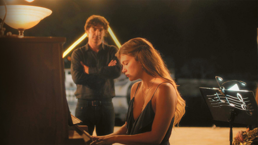 Τηλεοπτικές σειρές: Ποιες τελειώνουν και ποιες πήραν «πράσινο φως» για τη νέα σεζόν