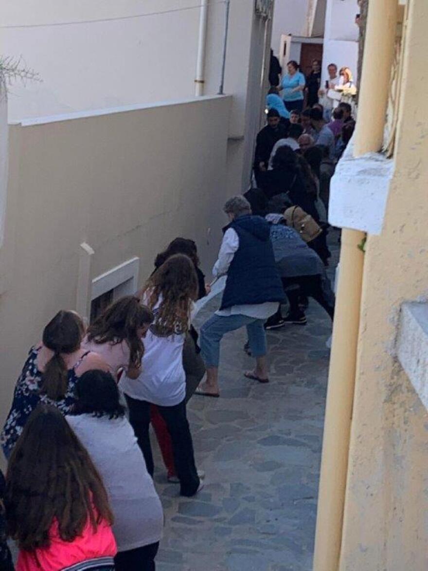 Πάσχα 2023: Τα Σύρματα, ένα ιδιαίτερο έθιμο στο χωριό Σπόα της Καρπάθου τη Δευτέρα του Πάσχα