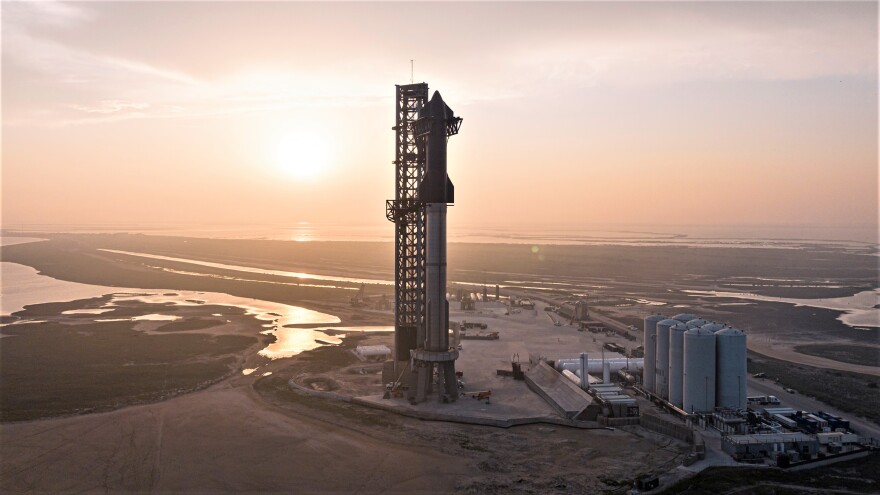 SpaceX: Ο Έλον Μασκ έτοιμος για την ιστορική εκτόξευση του γιγαντιαίου Starship 