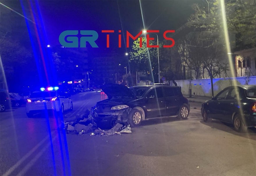 Θεσσαλονίκη: Αυτοκίνητο μπήκε στο αντίθετο ρεύμα και συγκρούστηκε μετωπικά με άλλο Ι.Χ.