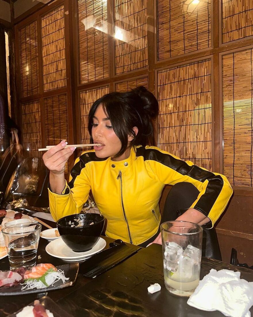 Κιμ Καρντάσιαν: Ποζάρει σαν μια άλλη Ούμα Θέρμαν στο «Kill Bill» - Δείτε φωτογραφίες