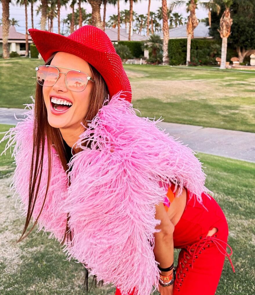 Αλεσάντρα Αμπρόσιο: Η φανταχτερή εμφάνισή της στο Coachella - Δείτε φωτογραφίες