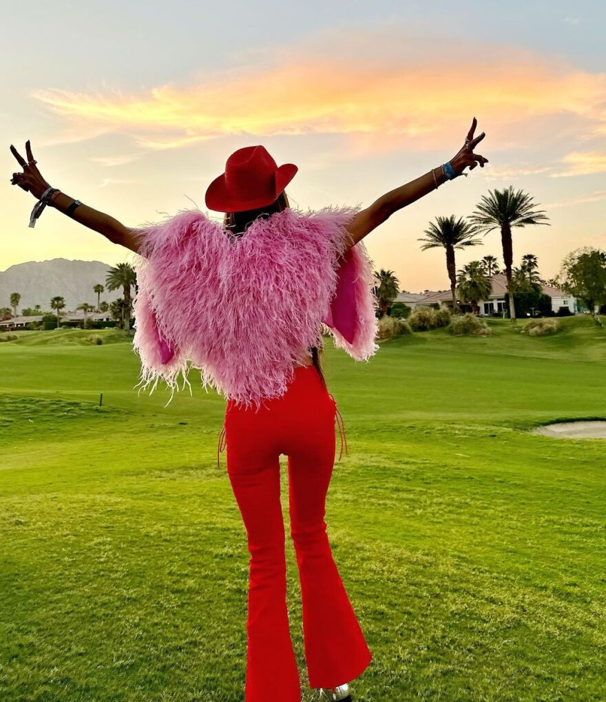 Αλεσάντρα Αμπρόσιο: Η φανταχτερή εμφάνισή της στο Coachella - Δείτε φωτογραφίες