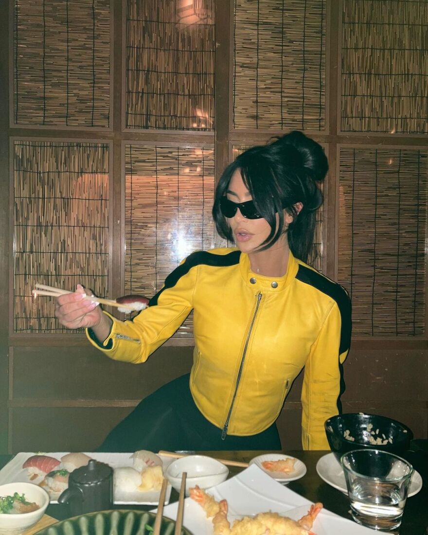 Κιμ Καρντάσιαν: Ποζάρει σαν μια άλλη Ούμα Θέρμαν στο «Kill Bill» - Δείτε φωτογραφίες