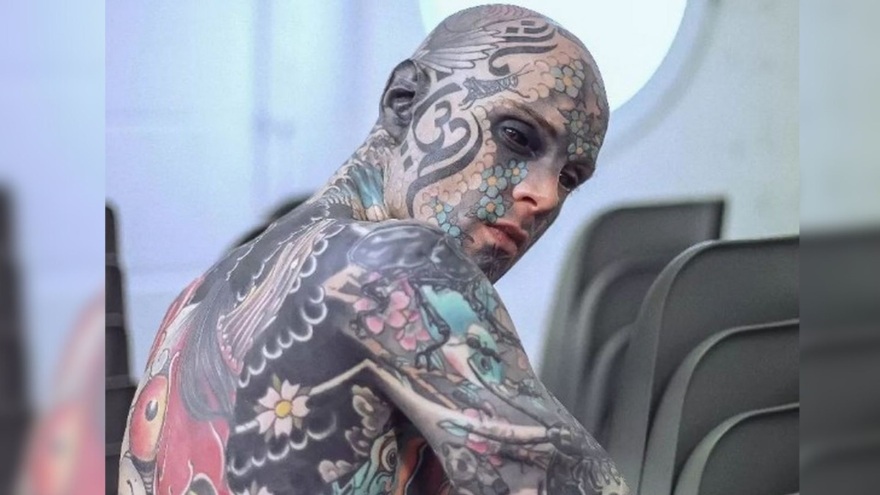 Ο άνδρας με τα περισσότερα τατουάζ στον κόσμο είναι δάσκαλος σε δημοτικό σχολείο