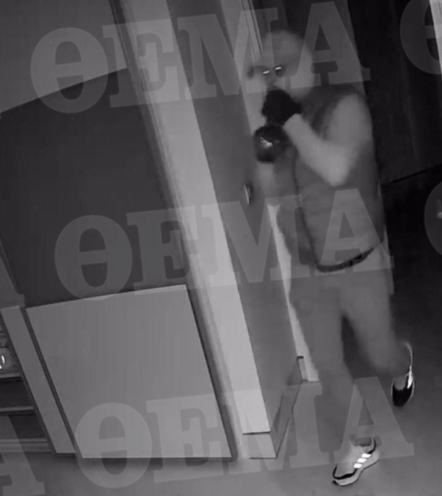 Βούλα: Νέο βίντεο από τη διάρρηξη στο σπίτι του Δημήτρη Φιντιρίκου