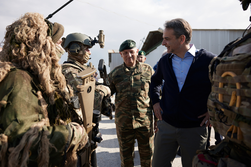 Στους ΟΥΚάδες ο Μητσοτάκης: Ισχυρές Ένοπλες Δυνάμεις θωρακίζουν την εθνική μας ανεξαρτησία