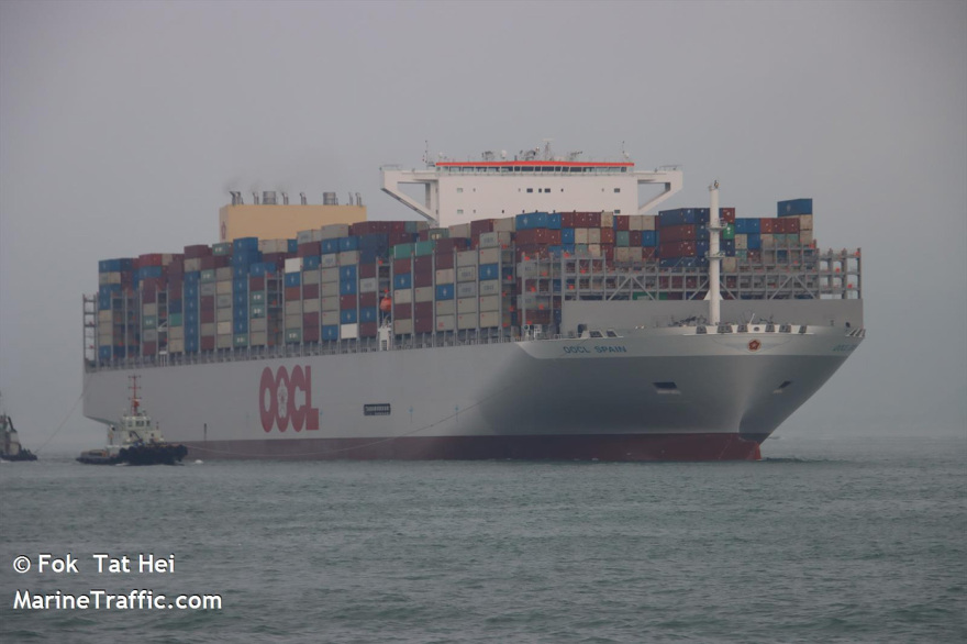 Στον Πειραιά ένα από τα μεγαλύτερα πλοία μεταφοράς containers στον κόσμο - Δείτε βίντεο