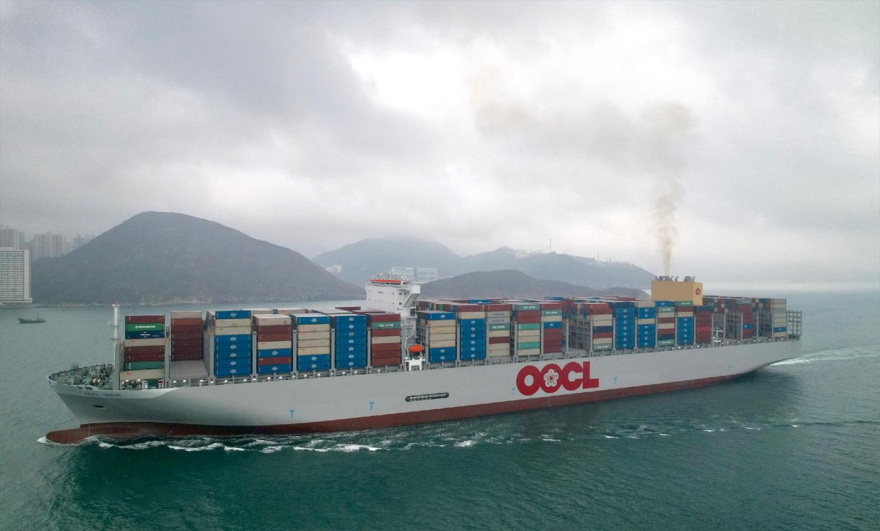 Στον Πειραιά ένα από τα μεγαλύτερα πλοία μεταφοράς containers στον κόσμο - Δείτε βίντεο