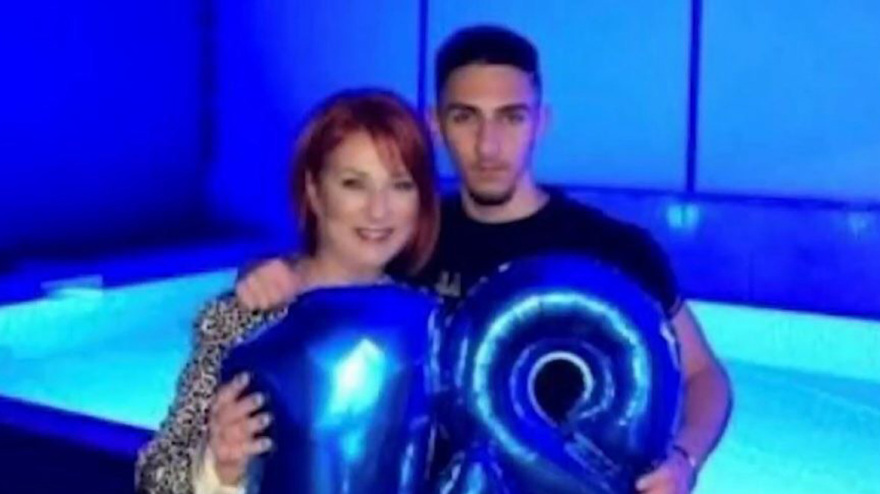 Ακρόπολη: Ζήτησε... τσιγάρο ο μαχαιροβγάλτης πριν χτυπήσει τον 18χρονο - Η αποκαλυπτική κατάθεση και η συγκίνηση της μητέρας