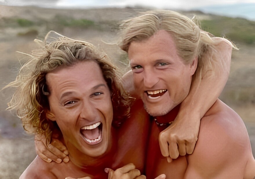 Μάθιου ΜακΚόναχι - Γούντι Χάρελσον: Η συζήτηση στην Ελλάδα που αποκάλυψε ότι μπορεί να είναι αδέλφια!