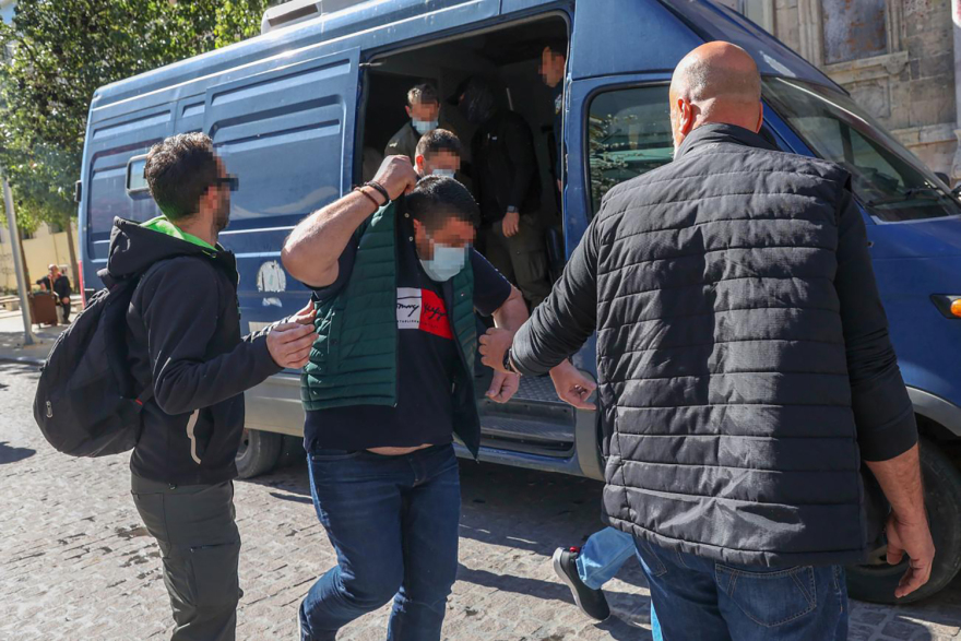 Κρήτη: Πρώην λιμενικός και αρχαιολόγος σε μεγάλο κύκλωμα αρχαιοκαπηλίας - Από το 1.400 π.Χ. οι λάρνακες