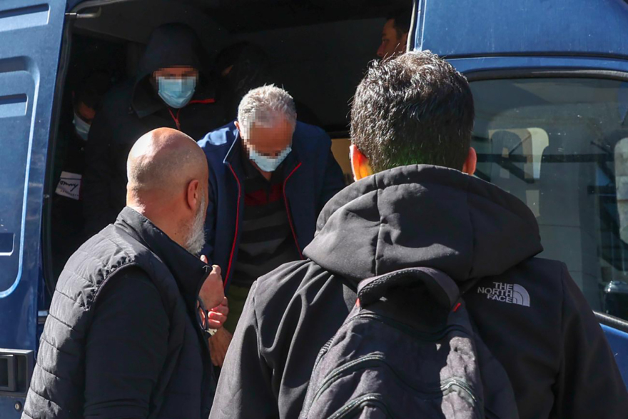 Κρήτη: Πρώην λιμενικός και αρχαιολόγος σε μεγάλο κύκλωμα αρχαιοκαπηλίας - Από το 1.400 π.Χ. οι λάρνακες