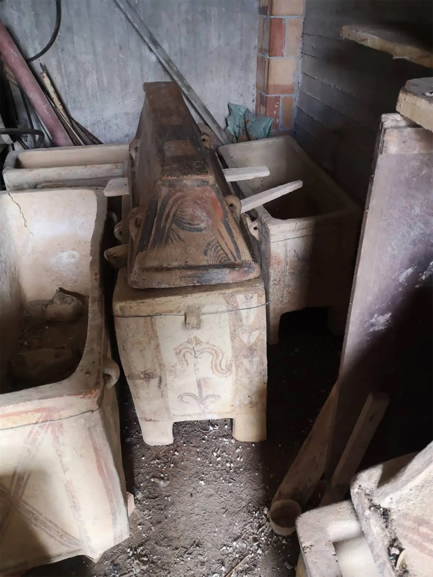 Κρήτη: Πρώην λιμενικός και αρχαιολόγος σε μεγάλο κύκλωμα αρχαιοκαπηλίας - Από το 1.400 π.Χ. οι λάρνακες