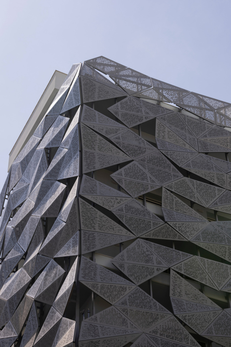 Θεσσαλονίκη: Κτίριο αλλάζει χρώμα ανάλογα με τον καιρό - Δείτε φωτογραφίες