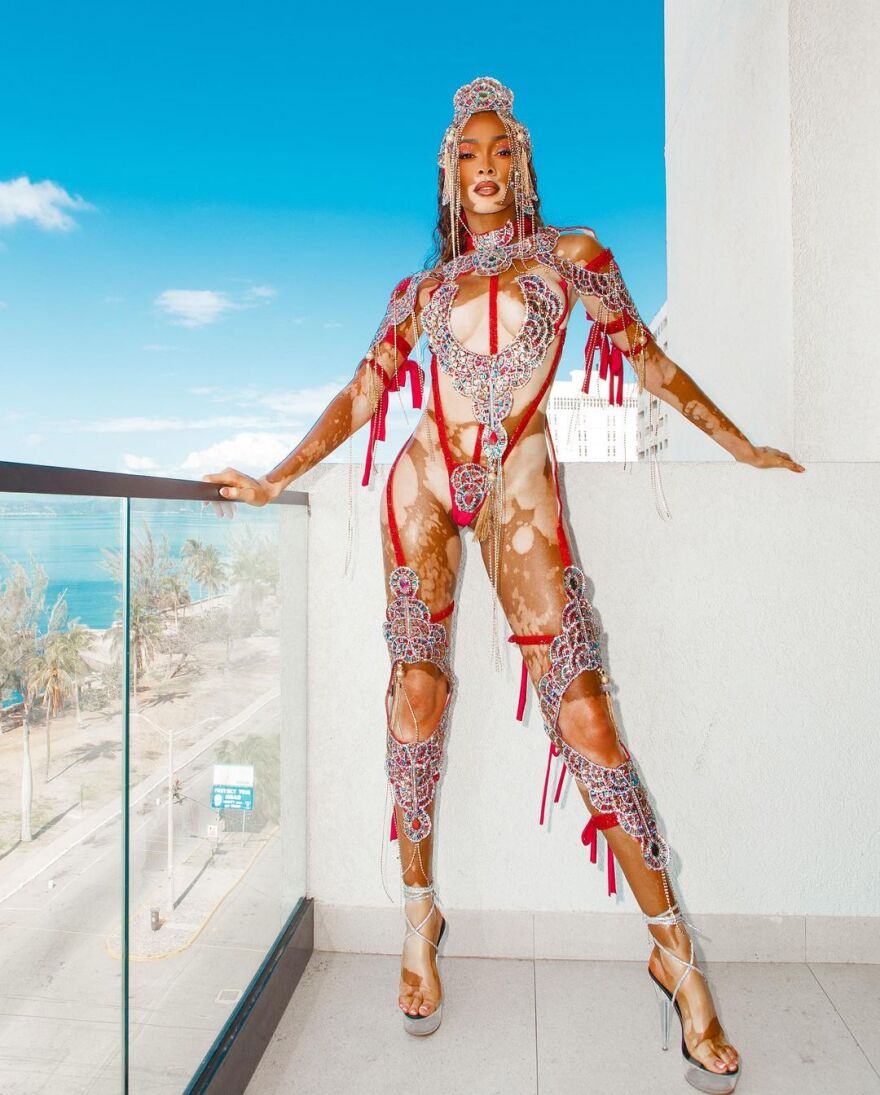 Γουίνι Χάρλοου: «Πλημμύρισε» το Instagram με αποκαλυπτικές φωτογραφίες της από τη Τζαμάικα