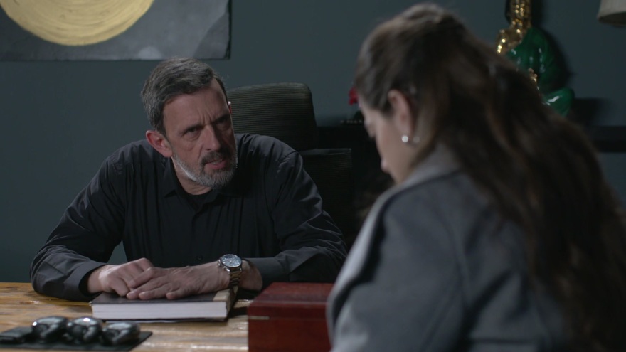 Μαύρο Ρόδο: Όλοι υποψιάζονται ότι η Ελισάβετ είναι έγκυος