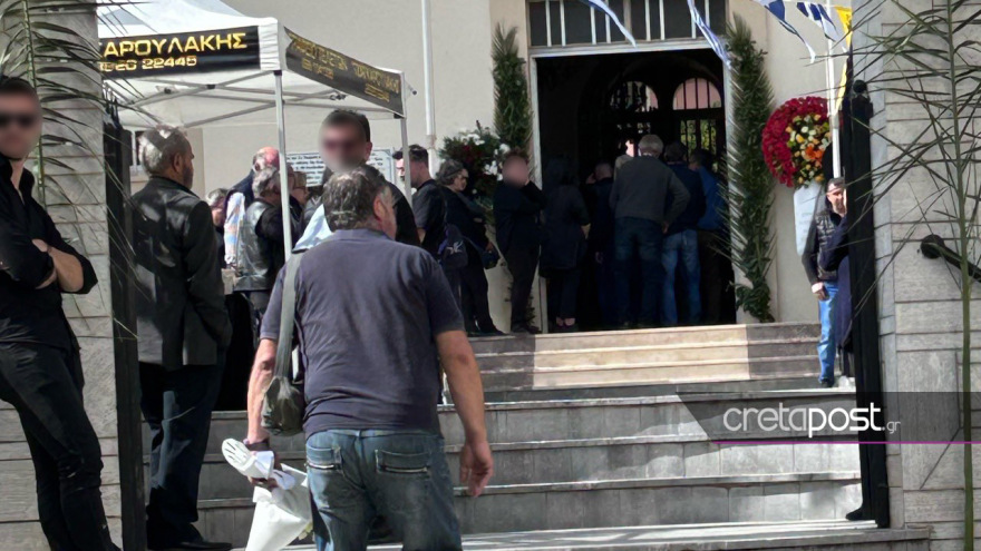 Ηράκλειο: Οδύνη στο τελευταίο «αντίο» στον 24χρονο Γιάννη που σκοτώθηκε σε τροχαίο (φωτογραφίες)