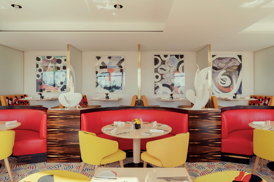 Cheval Blanc Paris: Σαμπάνια και όνειρα στο παλάτι των Αρνό στο Παρίσι