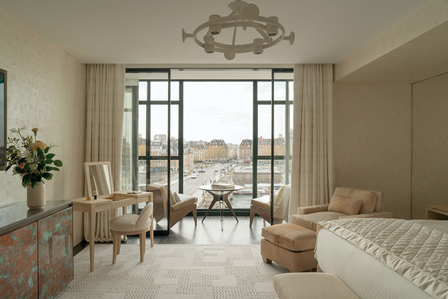 Cheval Blanc Paris: Σαμπάνια και όνειρα στο παλάτι των Αρνό στο Παρίσι