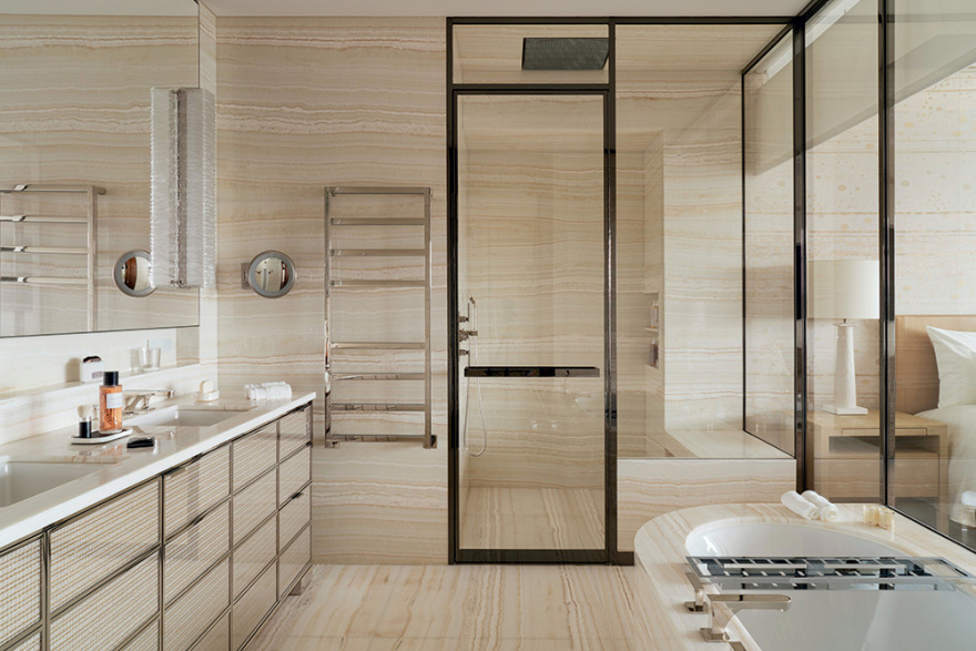 Cheval Blanc Paris: Σαμπάνια και όνειρα στο παλάτι των Αρνό στο Παρίσι