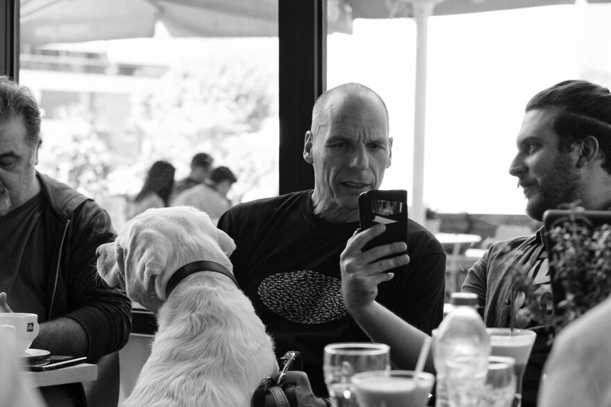 Έρικ Μιλτιάδης Έντμαν: Ο άνθρωπος που ομολόγησε ότι ο Βαρουφάκης  μπορεί και να κλείσει τις τράπεζες