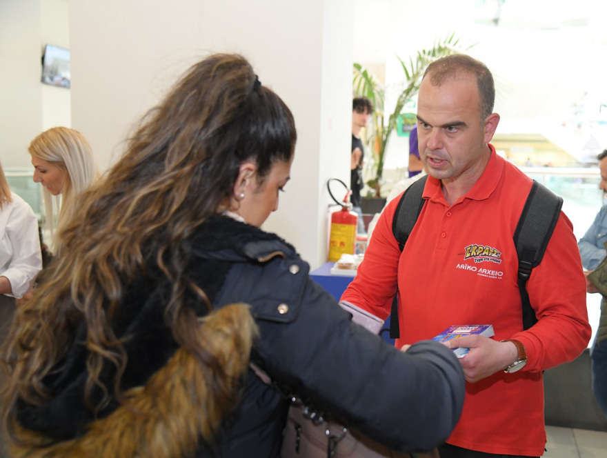 Ευχές με κέρδη από το ΣΚΡΑΤΣ «ΧΡΟΝΙΑ ΠΟΛΛΑ» στον Γιώργο και τον Θωμά