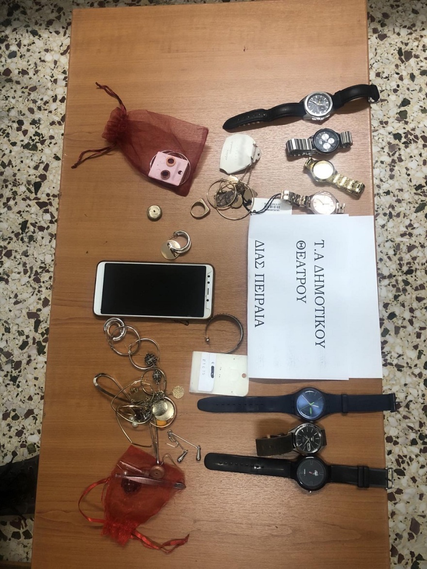 Πειραιάς: Τους τσάκωσαν οι αστυνομικοί την ώρα που έμπαιναν για διάρρηξη σε μονοκατοικία