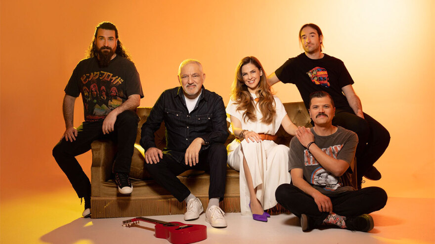 Ο Νίκος Πορτοκάλογλου και η Ρένα Μόρφη στο Θέατρο Βράχων