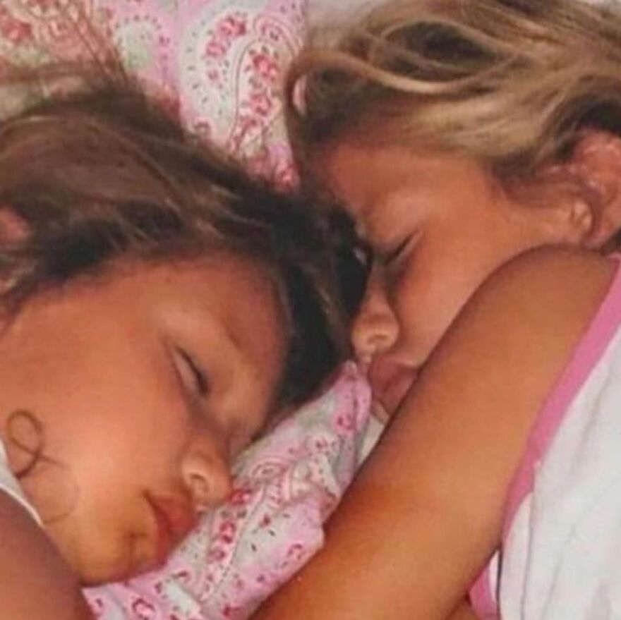 Μπέλα και Τζίτζι Χαντίντ: Έτσι έμοιαζαν όταν ήταν μικρές - Δείτε φωτογραφίες