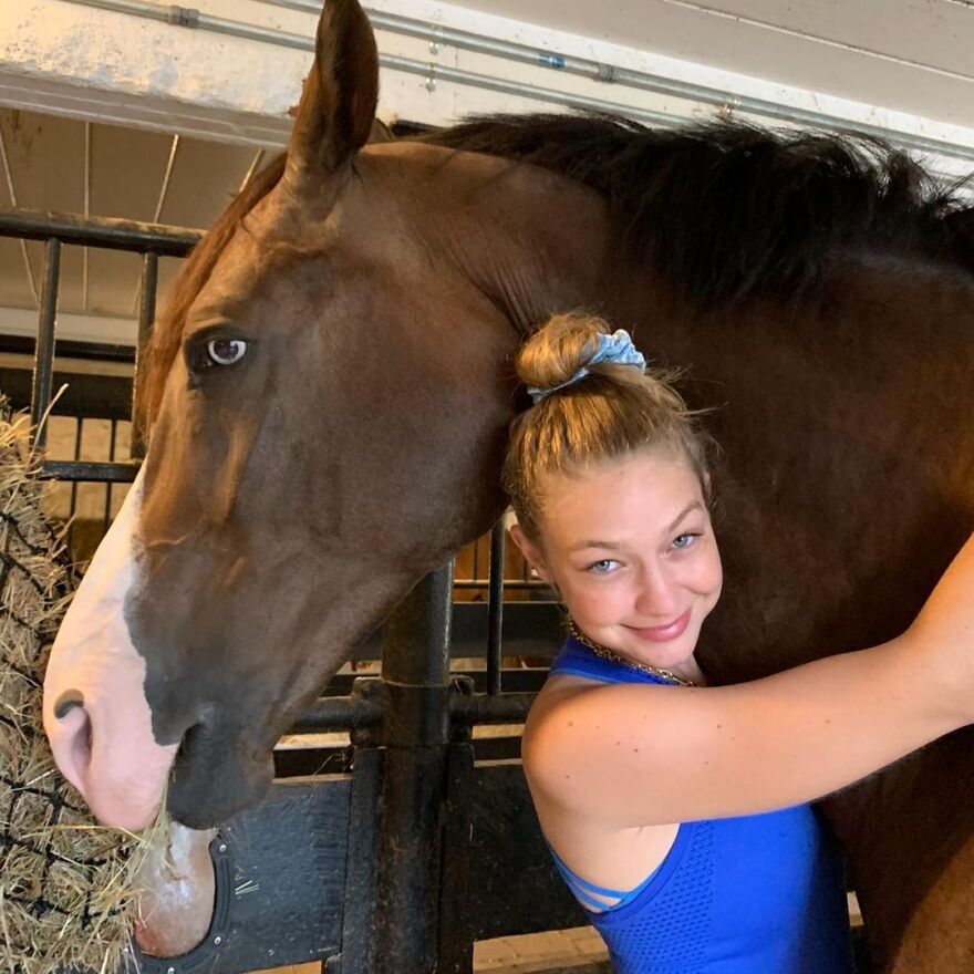 Μπέλα και Τζίτζι Χαντίντ: Έτσι έμοιαζαν όταν ήταν μικρές - Δείτε φωτογραφίες