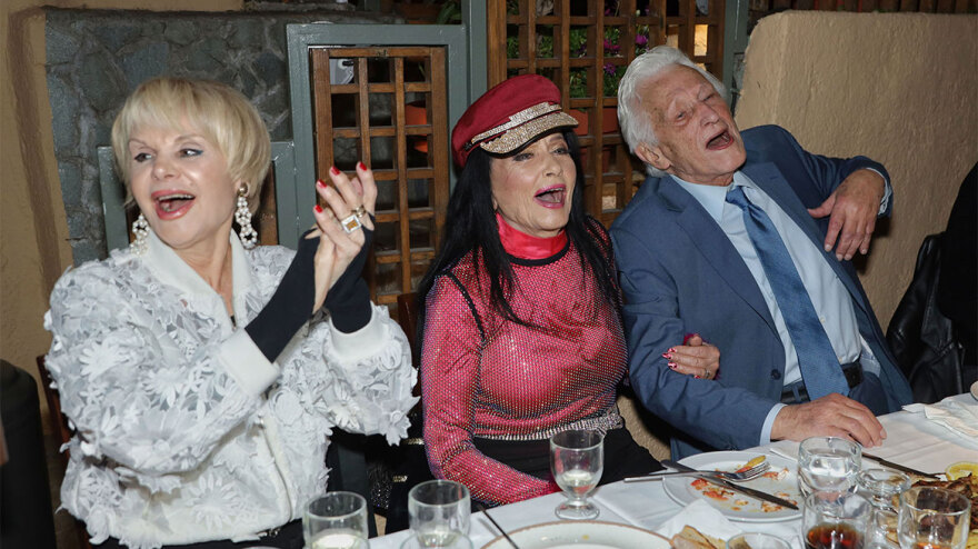 Ζωζώ Σαπουντζάκη: Χόρεψε με τον σύντροφό της σε έξοδό τους - Δείτε φωτογραφίες