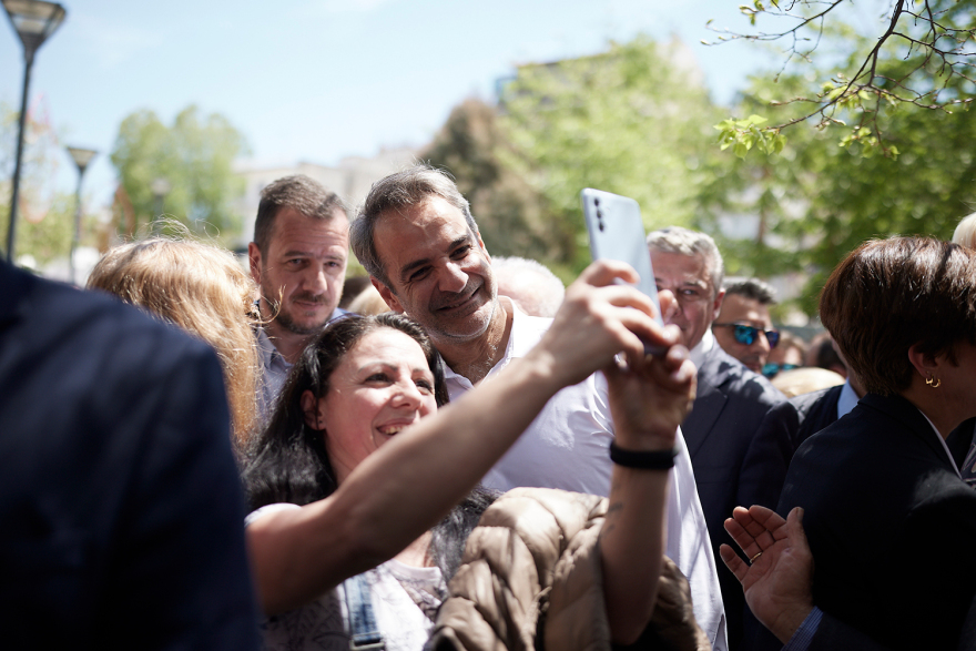 Εκλογές 2023 - Μητσοτάκης: Σκεφτείτε αντί για ευρώ να πληρώνεστε σε «Δήμητρες» με κλειστές τράπεζες