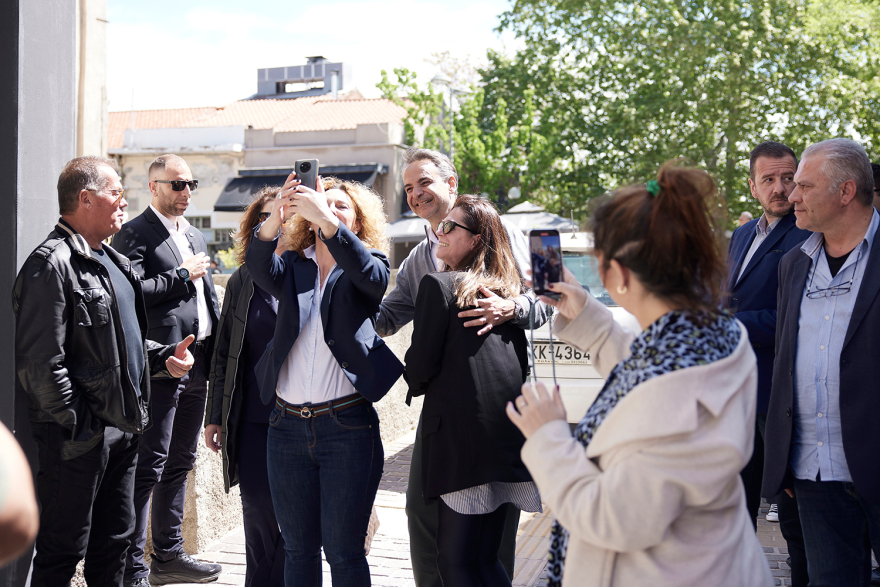 Εκλογές 2023 - Μητσοτάκης: Σκεφτείτε αντί για ευρώ να πληρώνεστε σε «Δήμητρες» με κλειστές τράπεζες