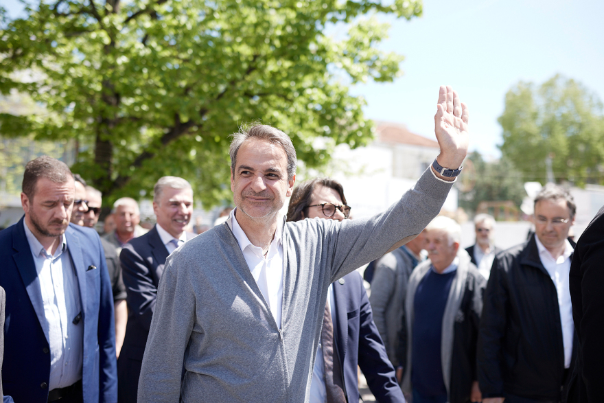 Εκλογές 2023 - Μητσοτάκης: Σκεφτείτε αντί για ευρώ να πληρώνεστε σε «Δήμητρες» με κλειστές τράπεζες