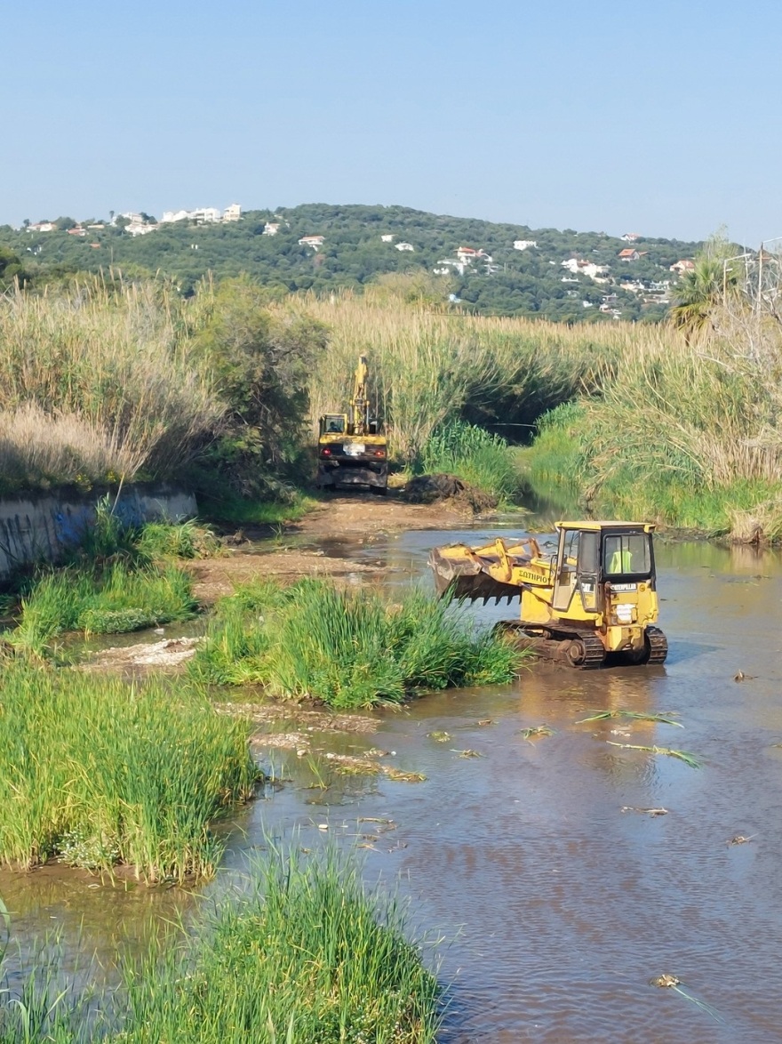Ραφήνα: Πολίτες εγκαλούν τον δήμαρχο για τσιμεντοποίηση του ρέματος 