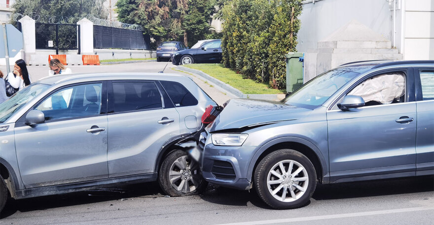 Κίνηση στους δρόμους:  Καραμπόλα τεσσάρων οχημάτων επί της Κηφισίας, στο ύψος του ΚΑΤ - Ένας ελαφρά τραυματίας