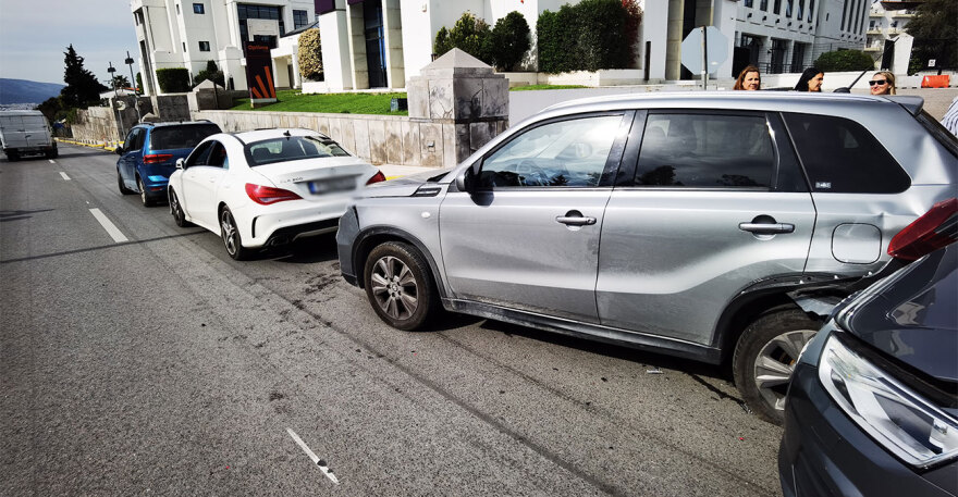 Κίνηση στους δρόμους:  Καραμπόλα τεσσάρων οχημάτων επί της Κηφισίας, στο ύψος του ΚΑΤ - Ένας ελαφρά τραυματίας