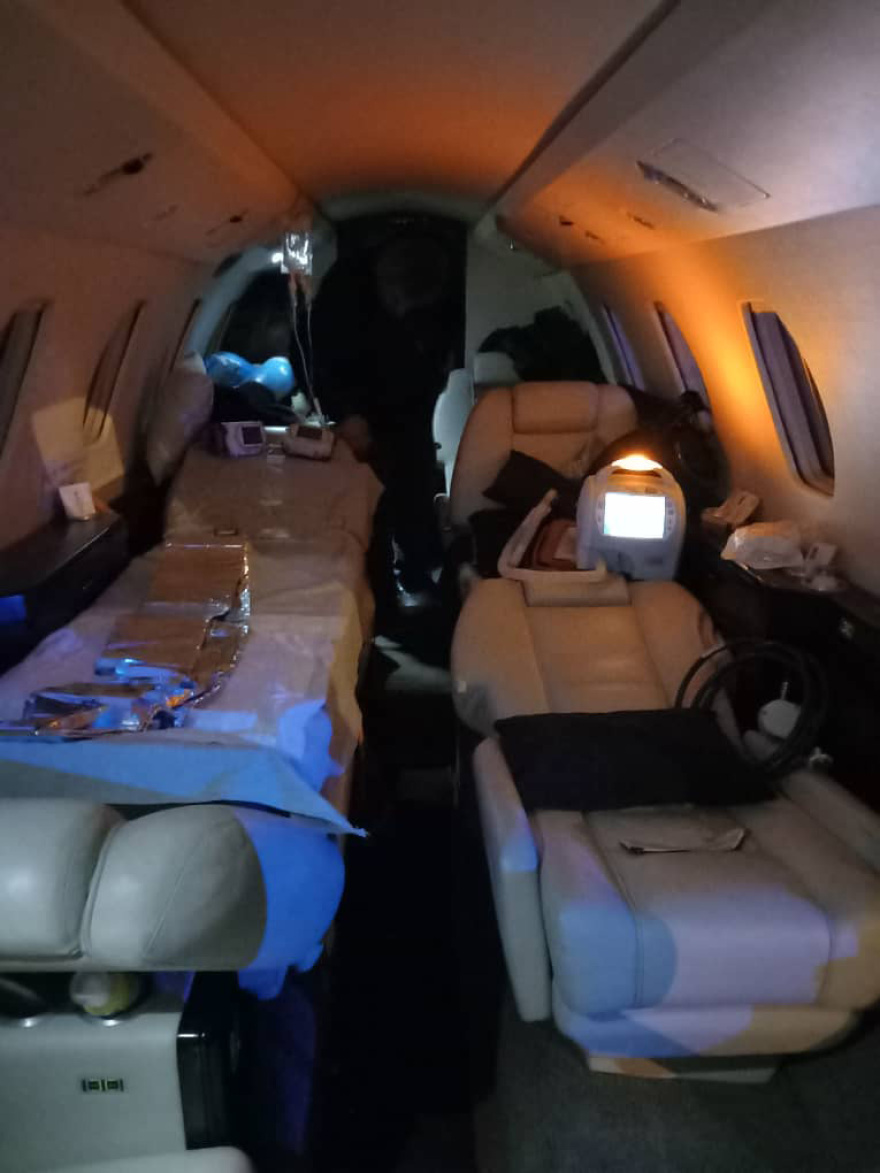 Σουδάν - Φωτογραφίες: Η μεταφορά του διασωληνωμένου Έλληνα τραυματία