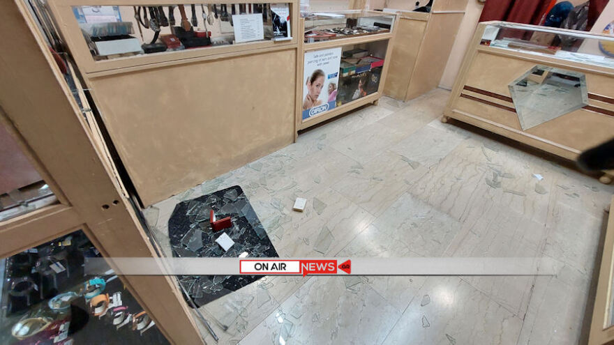 Μεσολόγγι: «Άδειασαν» κοσμηματοπωλείο σε 1 λεπτό - Δείτε φωτογραφίες